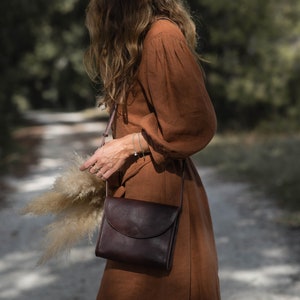 Retro crossbody bag, full grain cognac brown leather, postman bag, minimalistic & timeless design, gift for her, messenger bag image 6