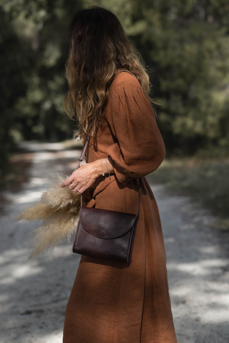 Retro crossbody bag, full grain cognac brown leather, postman bag, minimalistic & timeless design, gift for her, messenger bag image 6