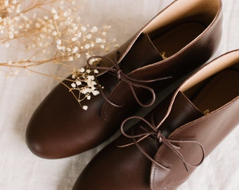 Cuir véritable marron chocolat de style rétro, chaussons classiques, cadeau pour elle, amoureux de la nature, bottines