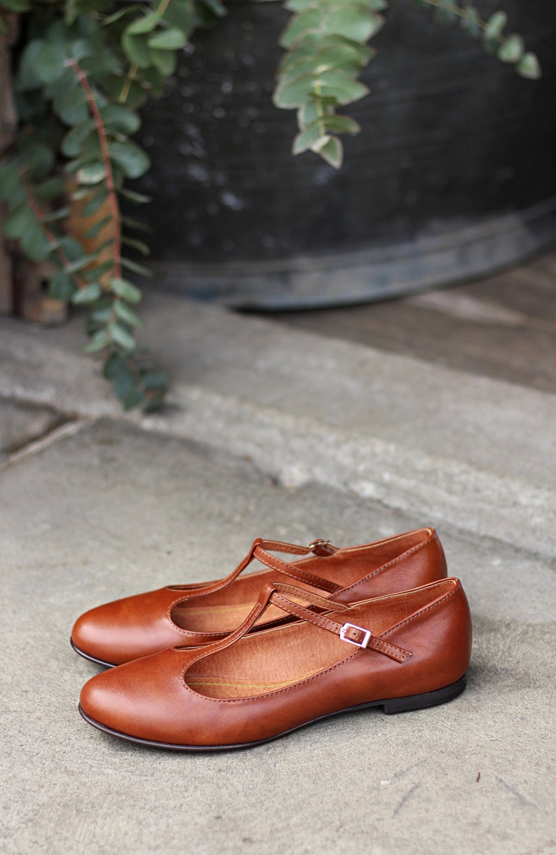 Retro style cognac brown genuine leather flats, t-bar, mary jane shoes, matching mom and daughter shoes, gift for her, lindy hop shoes, imagem 8