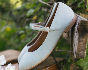 Ballerine Mary Jane in pelle scamosciata verde eucalipto, scarpe fatte a mano in stile retrò