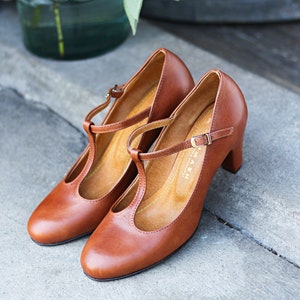 Retro-Stil cognacbraune Pumps, echtes Leder, Mary Jane Heels Schuhe, Geschenk für sie, klassische Schuhe, Naturliebhaber Bild 5