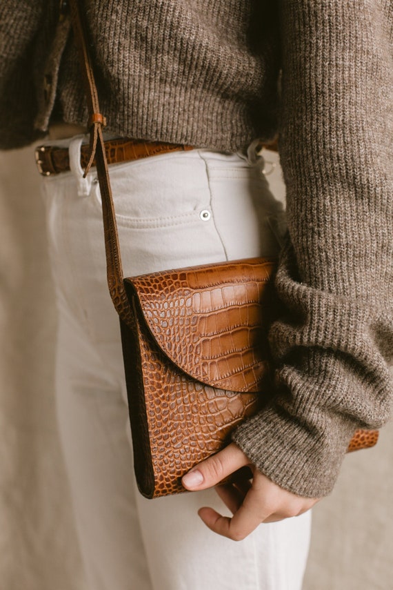 Retro Crossbody Bag Brown Embossed Crocodile Genuine Leather Postman Bag Minimalistic Timeless Design Messenger Bag Etsy Ireland