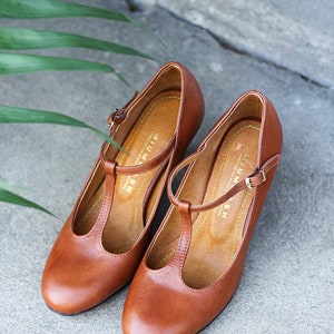 Retro-Stil cognacbraune Pumps, echtes Leder, Mary Jane Heels Schuhe, Geschenk für sie, klassische Schuhe, Naturliebhaber Bild 6