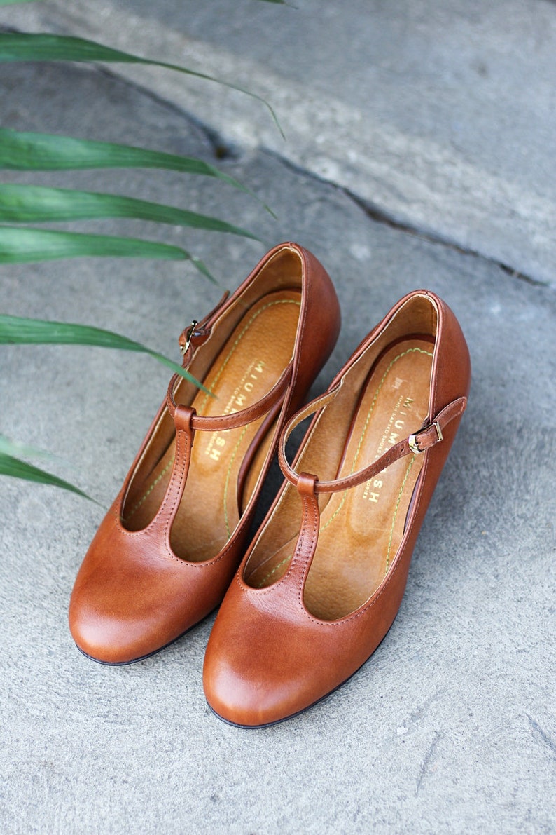 Women's Brown leather Mary Janes sz 8 perfect | Leather mary janes, Easy spirit shoes, Brown leather