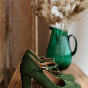 Retro style natural bottle green suede leather, t-bar shoes, high heels, gift for her, boho style shoes, classic wedding image 1