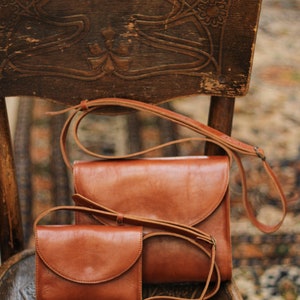 Bolso bandolera retro, cuero marrón coñac de grano completo, bolso de cartero, diseño minimalista y atemporal, regalo para ella, bolso mensajero imagen 3