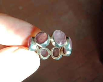 Ring uncalibrated pink sapphires