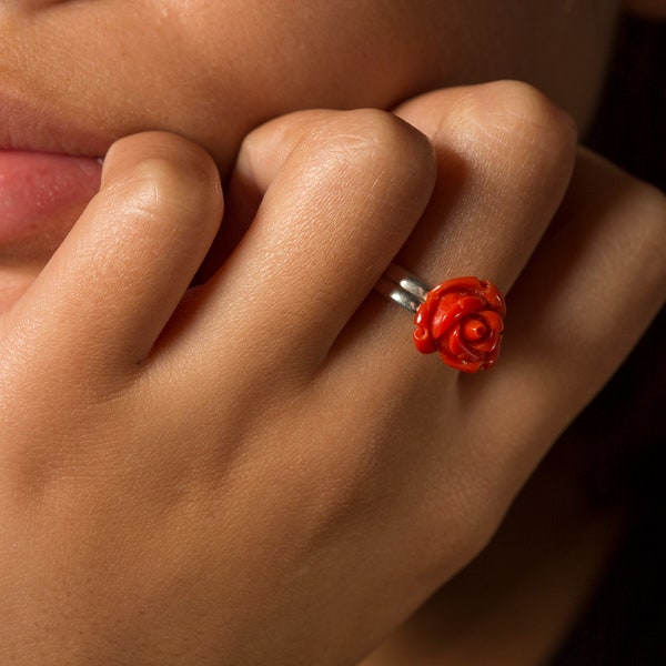 Bague Roses en corail rouge antique du Tibet