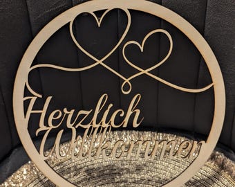 Türkranz aus Holz - Herzlich Willkommen - Geschwungene Herzen 240 mm Nachhaltiges Türschild zum Verzieren und verschenken Holzring