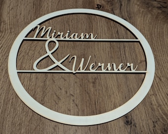 Personalisierter Geschenkkranz mit Namen aus Holz - Holz Geschenkkranz 240 mm, nachhaltiges Geschenk, Paargeschenk Holzring