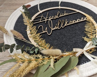 Türkranz aus Holz - Herzlich Willkommen Fineliner Feinschrift  - Nachhaltiges Türschild zum Verzieren