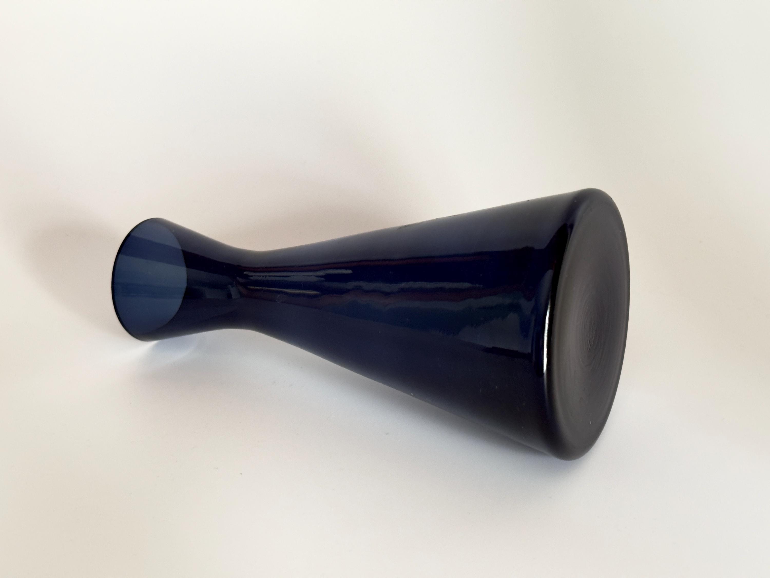 ヌータヤルヴィ フィンランド デキャンタ ブルー モデル 1541 デザイン