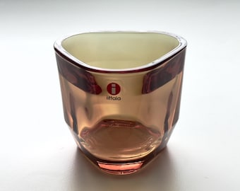 イッタラ：アルフレド・ヘーベリがデザインしたグリーンの TRIS