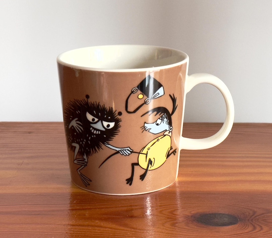 Arabia Finland Moomin Mug Stinky in Action (haisuli Vauhdissa