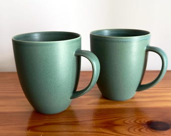 Arabia Finland 24H Två muggar för te, kaffe, kakao, original, grön, vintage, stengods, design, keramik av Heikki Orvola, flera tillgängliga