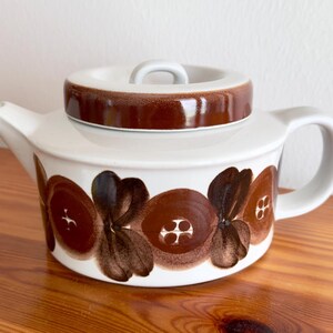 Arabia Finland Rosmarin theepot handgeschilderd vintage design aardewerk keramiek van Ulla Procopé