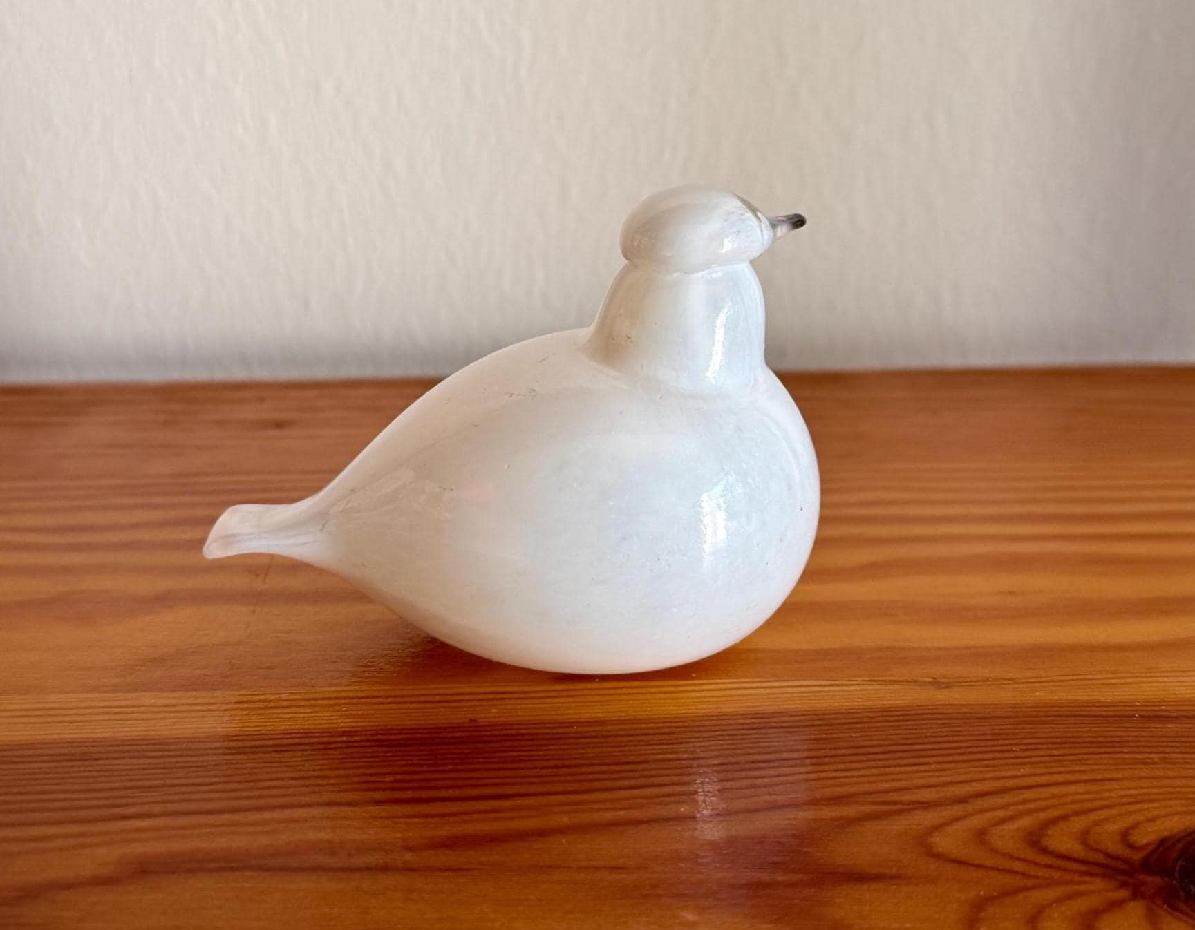 Oiva Toikka Snow Bunting (pulmunen) Glass Bird Opal White Design