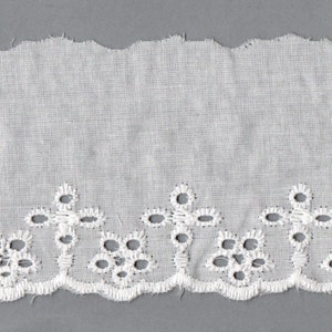 Cotton festoon lace, 60 mm