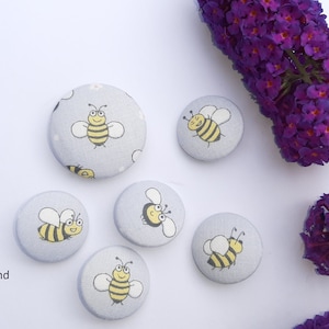 5 fabric buttons, covered with cotton fabric, bees