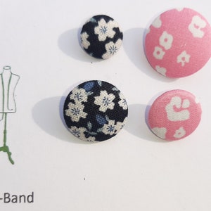 5 fabric buttons, covered with cotton fabric