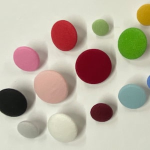 5 fabric buttons, covered with cotton fabric