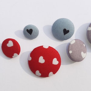 5 buttons, covered with cotton fabric