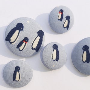 5 fabric buttons, covered with cotton fabric, penguins