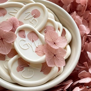 Design personnalisé des sceaux de cire avec pétales d'hortensia stabilisés/votre logo sceaux de cire/pétales de fleurs roses séchées