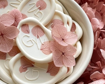 Op maat gemaakte lakzegels met geconserveerde hortensiabloemblaadjes/waszegels met uw logo/roze gedroogde bloemblaadjes