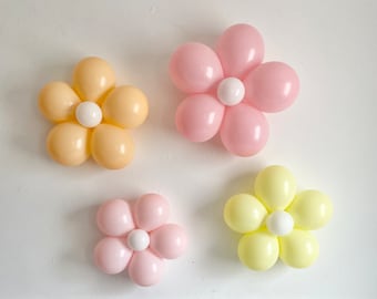 Balloon daisies, flowers made from balloons, balloon flowers for fairy birthdays, girls' birthday decorations, wall decorations, pastel flower party decorations