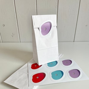 Geschenktüten weiß für Kletter Geburtstag mit Klettersteine Aufkleber, Party Mitgebsel verpacken, Süßigkeiten Tüten mit Stickers
