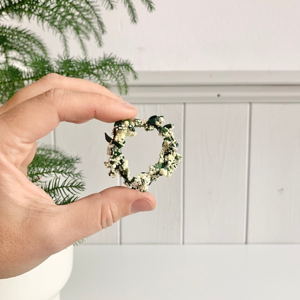 Buchsbaum Kranz mit weißen Beeren, Wictel Weihnachten, Türenkranz Miniatur, Kerzen Deko