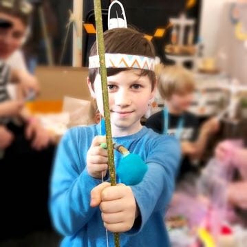 Indian headdress guest gift at Indian children/'s birthday