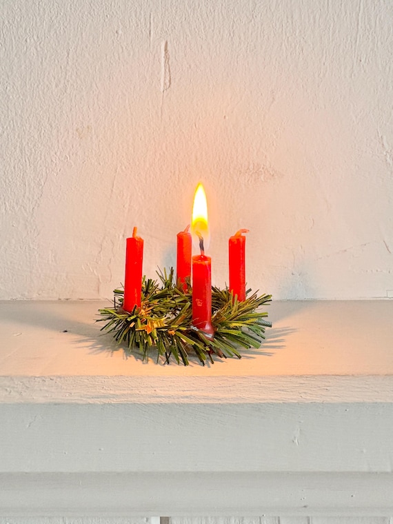 Adventskranz für Wichteltür, ROT Kerzen, Weihnachtswichtel Zubehör, Weihnachtsdeko im Wohnzimmer, Kinder Weihnachten, Wichtel Zauberei