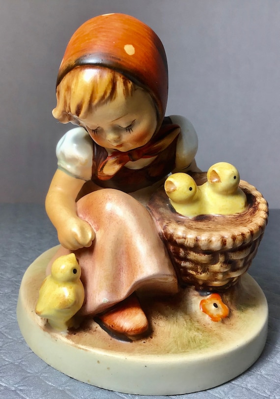 Hummel beeldje 57 Meisje met de kuikens 1950 TMK2 datestamp Etsy