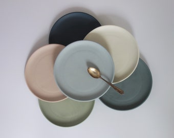 Assiettes en porcelaine colorée d'un diamètre de 18 cm, assiettes à petit-déjeuner