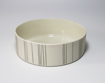 Handmade porcelain bowl with line decoration