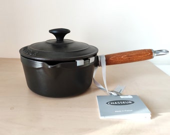 Casserole en fonte noire mate avec couvercle, 1,5 l, pichet à lait Chasseur France avec manche en bois friture eau bouillante cuisson mariner neuf