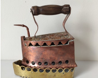 Antikes Kupfereisen mit Holzgriff und Bronzeständer Eisen des 20.Jahrhunderts