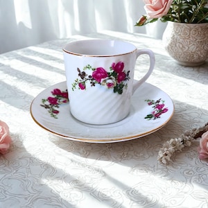 Vintage rose demitasse-kopjes met gouden accenten - elegante espressoservice