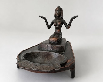 Cenicero egipcio de cobre con figura, estilo vintage.