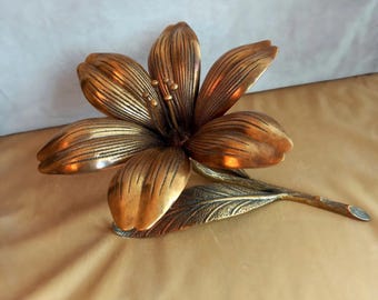 Cenicero de loto de bronce con 6 pétalos extraíbles, pieza decorativa escultórica con forma de flor.
