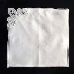 Battenberg lace doilies in ivory with beautiful swirl pattern