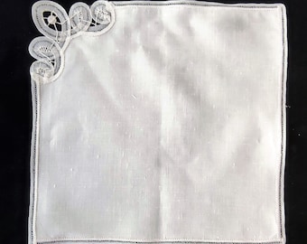 SERVIETTE DE TABLE avec broderie à la main sur dentelle Renaissance en lin beige 11,4 x 11,4 pouces, napperons en dentelle Battenberg ivoire avec beau motif de tourbillons