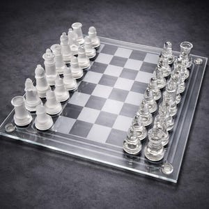 Glazen schaakset met gematteerde stukken, compact bord van 20 cm, originele doos, salontafelspel