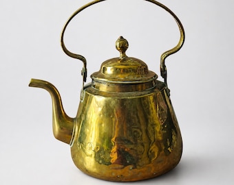 Tetera grande de latón martillado de 3 litros, estilo vintage, ideal para decoración de cocina.