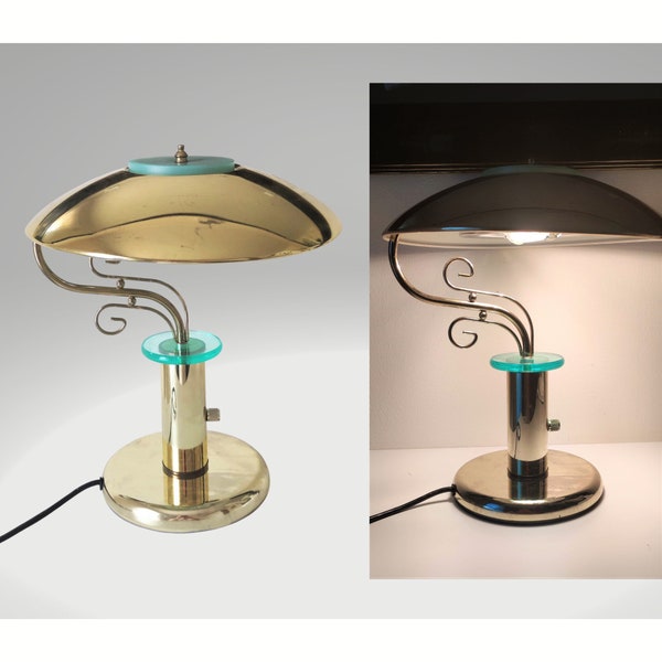 lampada da tavolo con dettagli dorati bellissima lampada vintage realizzata in metallo, vetro e plastica nello stile della Hollywood Regency