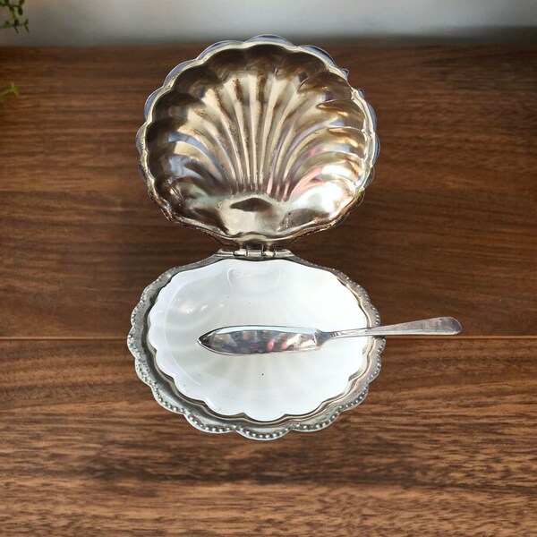 silver plated vintage butter dish in the shape of a seashell complete lid handle butter knife glass insert decorative design Made in England