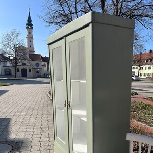 antike Vitrine, Bücherschrank, Küchenschrank, Anrichte, Holzvitrine Bild 2